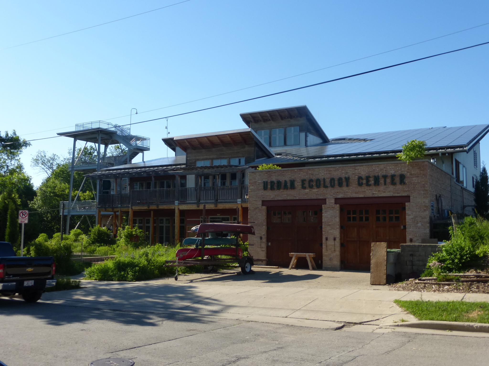 On the Evolution of “Community Ecology Centers”